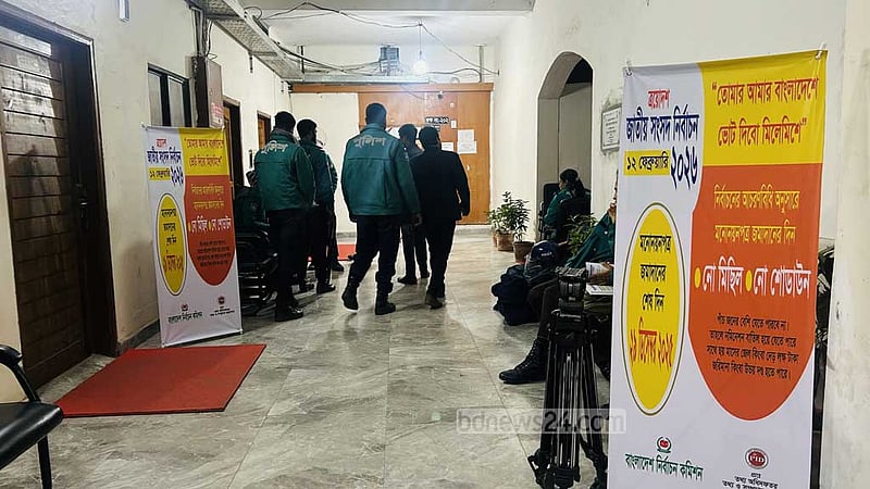 মনোনয়নপত্র জমা পড়ার অপেক্ষায় ঢাকার রিটার্নিং কর্মকর্তার কার্যালয়