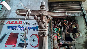সড়ক বাতির শতবর্ষী খুঁটি