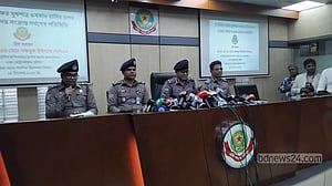 হাদিকে গুলি: সীমান্তে নজরদারির মধ্যে গ্রেপ্তার ২