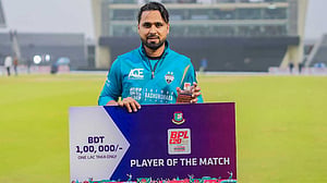 ‘সিম্পল’ পরিকল্পনায় ৫ উইকেট, থিসারা-তাসকিনের পাশে ফাহিম