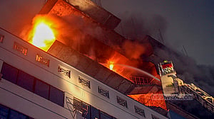 গুলিস্তানে মার্কেটে আগুন