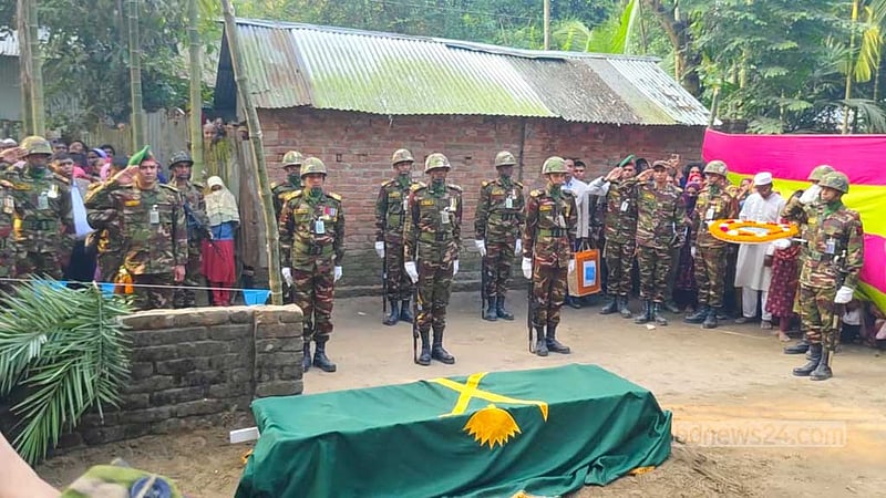 শোক-শ্রদ্ধায় গাইবান্ধায় বাবার পাশে চিরনিদ্রায় শান্তিরক্ষী সবুজ