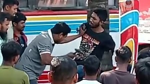গাজীপুরে চুরির অভিযোগে যুবককে গাছে বেঁধে হাতুড়িপেটা