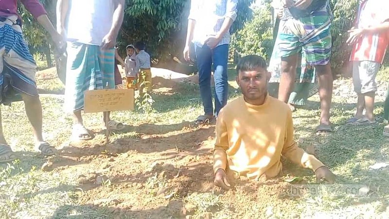 শ্রীপুরে মাকে মারধর করায় ‘মাদকাসক্তকে’ মাটিতে পুঁতে রাখলো প্রতিবেশীরা