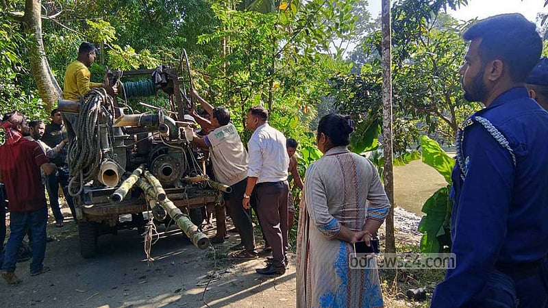 অবৈধ বালু উত্তোলন : কোটালীপাড়ায় এক মাসে ১৯ ড্রেজার জব্দ