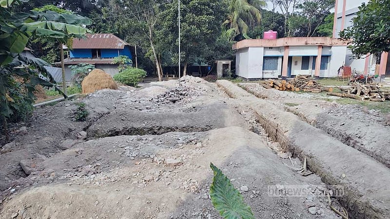 গোপালগঞ্জে দরপত্র ছাড়া বিদ্যালয়ের টিনশেড বিক্রি: তদন্তে কমিটি