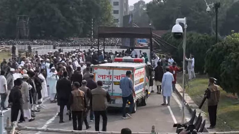 হাদির কফিন মানিক মিয়ায়; জানাজায় অংশ নিতে মানুষের ঢল