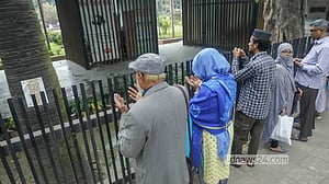 হাদির কবর একপলক দেখতে মানুষের ভিড়