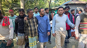 হাতিয়ায় জনসংযোগের সময় দুর্ঘটনায় আহত হান্নান মাসউদ