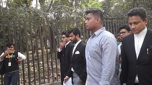 জিজ্ঞাসাবাদকালে সেনাকর্তা ফোন করে টিভিতে সংবাদ নিয়ন্ত্রণ করছিলেন: হাসনাত