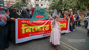 হাদির মৃত্যু: জড়িতদের গ্রেপ্তার দাবিতে ইনকিলাব মঞ্চের বিক্ষোভ মিছিল