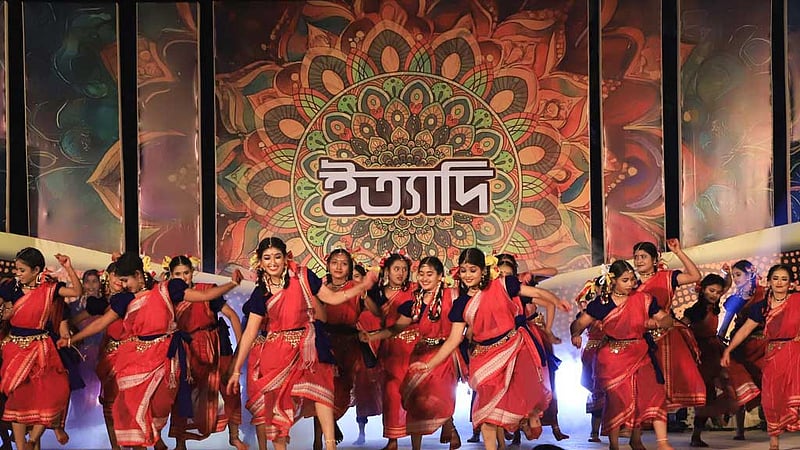 হাজারদুয়ারিতে ইত্যাদি