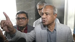 হাদির জন্য এখন দোয়াই বেশি দরকার: স্বরাষ্ট্র উপদেষ্টা