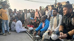 হাদি হত্যা: জেলায় জেলায় সড়ক অবরোধ, বিক্ষোভ, প্রতিবাদ সমাবেশ
