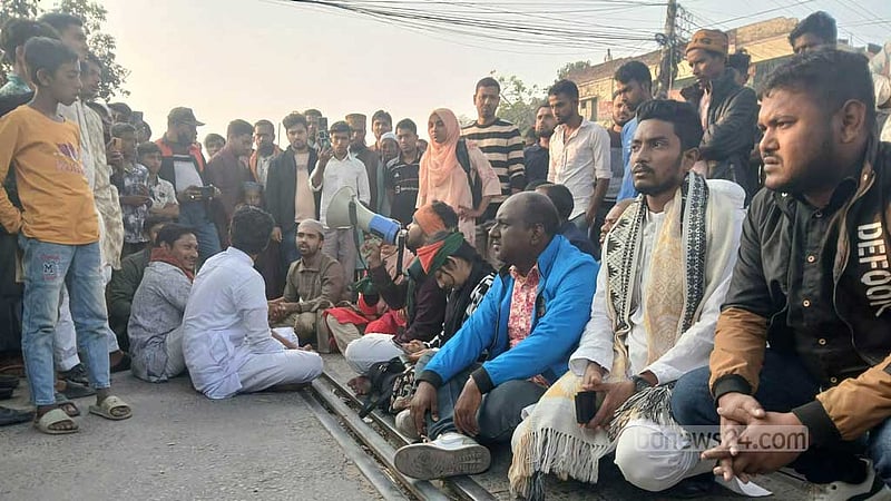 হাদি হত্যা: জেলায় জেলায় সড়ক অবরোধ, বিক্ষোভ, প্রতিবাদ সমাবেশ