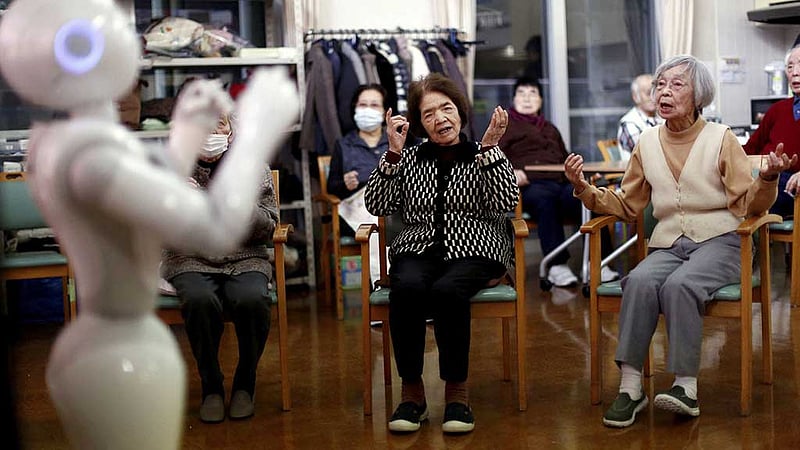 ডিমেনশিয়ার ভয়াবহ সংকটে জাপান, ভরসা মিলছে প্রযুক্তিতে