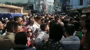 হাদিকে গুলির প্রতিবাদে ঝালকাঠিতে বিএনপির বিক্ষোভ, হট্টগোল