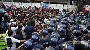 ভারতীয় হাই কমিশনমুখী মিছিল বাড্ডায় আটকে দিল পুলিশ