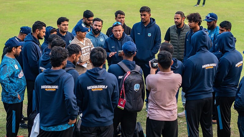 আপাতত শান্তির বার্তা দিয়ে খালেদ মাহমুদ বললেন, ‘ভুল বোঝাবুঝি হয়েছিল’