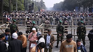 মানিক মিয়া অ্যাভিনিউয়ের আশপাশে যান চলাচল সীমিত