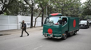 সংসদের সামনে খালেদা জিয়ার কফিন