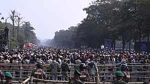 খালেদা জিয়ার জানাজায় অংশ নিতে জনস্রোত