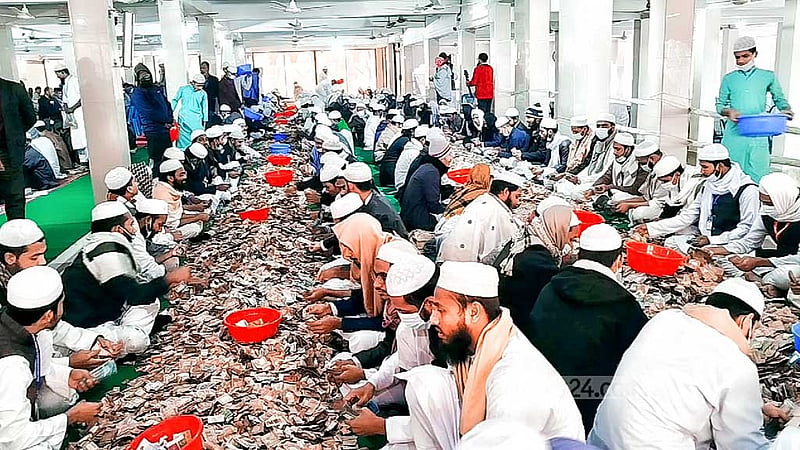 পাগলা মসজিদের ১৩ দানবাক্সে মিলল ৩৫ বস্তা টাকা, চলছে গণনা