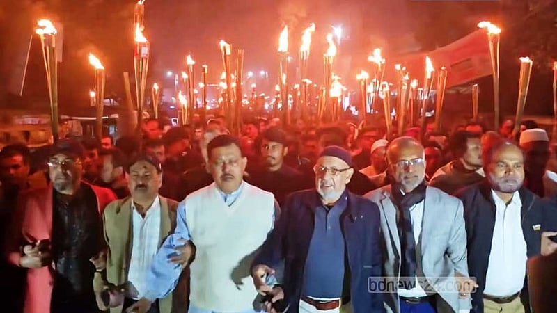কিশোরগঞ্জ-১: বিএনপির প্রার্থী পরিবর্তনের দাবিতে মশাল মিছিল