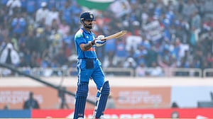 টেন্ডুলকারের রেকর্ড ভাঙলেন কোহলি