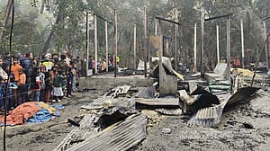 লক্ষ্মীপুরে তালা লাগিয়ে বিএনপি নেতার বসতঘরে অগ্নিসংযোগ, শিশুর মৃত্যু