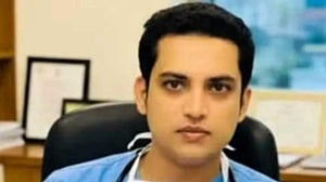 মাদারীপুরে প্রেমিকাকে ভিডিও কলে রেখে গলায় ফাঁস নিলেন চিকিৎসক