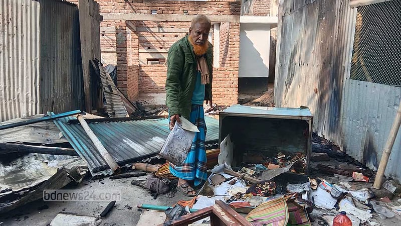 মাগুরায় সাব-রেজিস্ট্রি ও ভূমি অফিসে পেট্রোল বোমা, পুড়ল দলিল-আসবাব