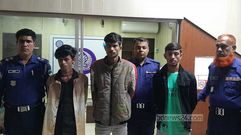 মাগুরায় ভূমি কার্যালয়ে আগুন: ৩ আসামি গ্রেপ্তার