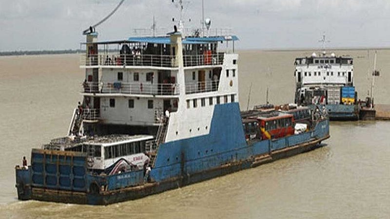 কুয়াশা: সাড়ে ৪ ঘণ্টা পর পাটুরিয়া-দৌলতদিয়া ফেরি চালু