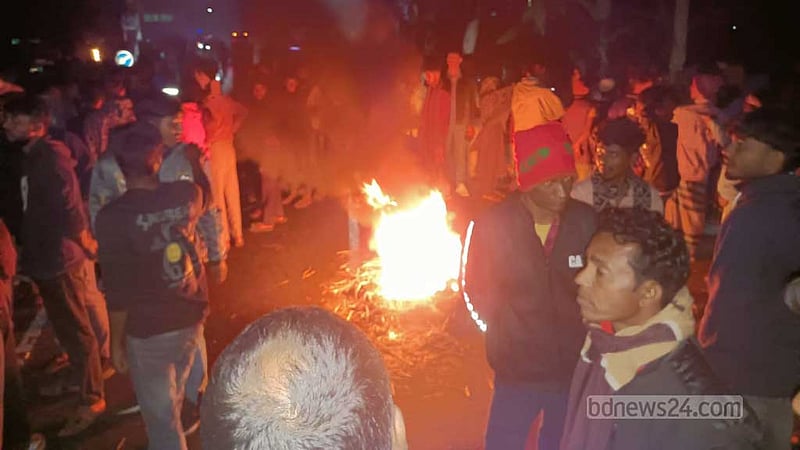 ময়নাতদন্ত ছাড়া লাশ দাবি, ঘিওরে মহাসড়ক আটকে বিক্ষোভ