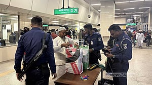 মেট্রোস্টেশনে নিরাপত্তা জোরদার, তল্লাশি