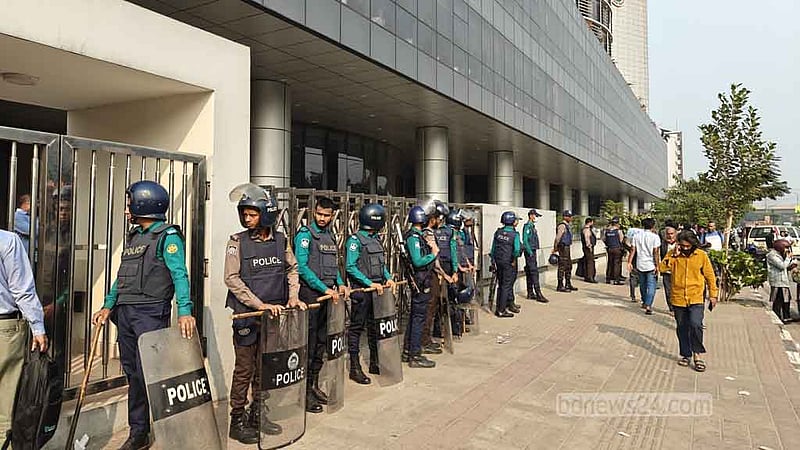 পুরনো মোবাইল আমদানিতে বিটিআরসির 'না', ব্যবসায়ীরাও অনড়