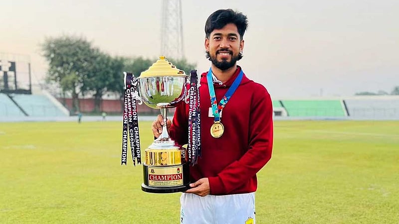 নিঃসঙ্গ লড়াইয়ের পথ ধরে সাফল্যের ঠিকানায় মুকিদুল