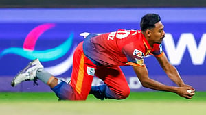 খরুচে মুস্তাফিজ, রোমাঞ্চকর লড়াইয়ে জয় ক্যাপিটালসের