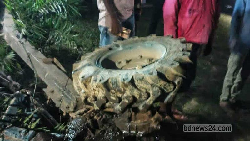 ময়মনসিংহে ট্রাক্টরে ট্রেনের ধাক্কা, রেল চলাচলে বিঘ্ন