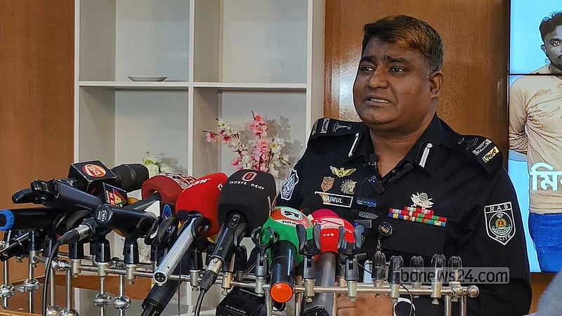 দিপু দাসকে উত্তেজিত জনতার হাতে তুলে দেন ফ্লোর ইনচার্জ: র‌্যাব