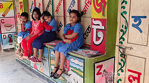 শ্রেণিকক্ষে তালা, বাইরে কোমলমতি শিক্ষার্থীদের অপেক্ষা