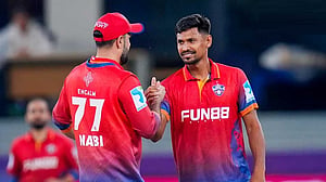 মুস্তাফিজের হিসেবি বোলিং, নিলেন উইকেটও