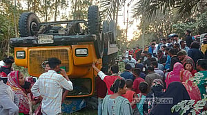 নওগাঁয় ট্রাক চাপায় রিকশা চালক নিহত, আহত ৩
