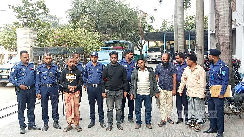 ‘পরকীয়ার জেরে’ খুন হন বাউল শিল্পীর স্বামী, স্ত্রীসহ গ্রেপ্তার ৬