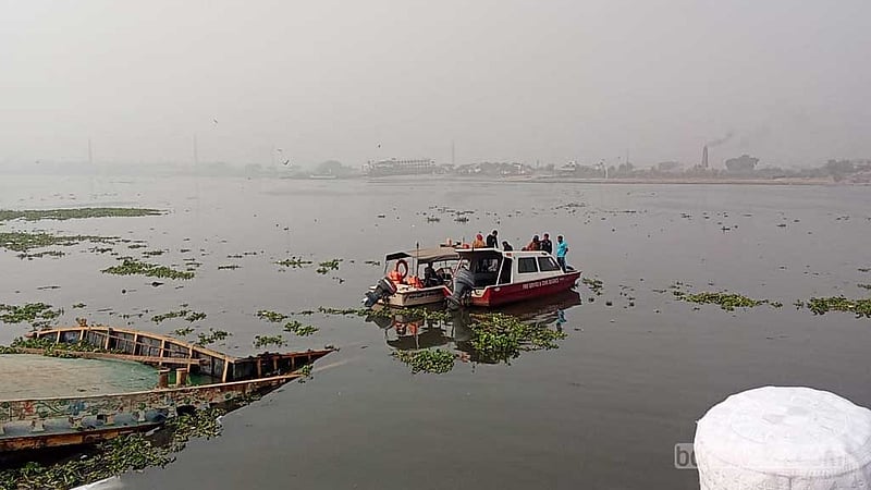 নারায়ণগঞ্জে লঞ্চের ধাক্কায় ফের ডুবলো বাল্কহেড, নিখোঁজ ২