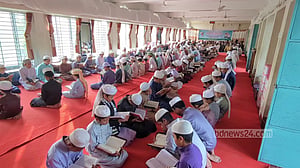খালেদা জিয়ার সুস্থতা কামনায় নরসিংদীতে ৫০০ হাফেজ নিয়ে দোয়া