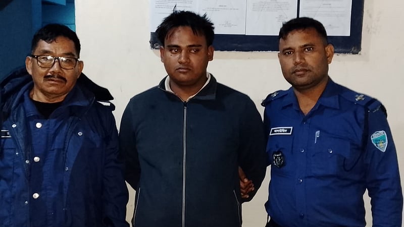 হান্নান মাসউদকে ‘হত্যার হুমকি’: সাবেক ইউপি চেয়ারম্যানের ছেলে আটক