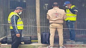 পাবনায় বৃদ্ধাকে গলা কেটে হত্যা, প্রাণ বাঁচাতে ছুটে গিয়েছিলেন পাশের বাড়ি