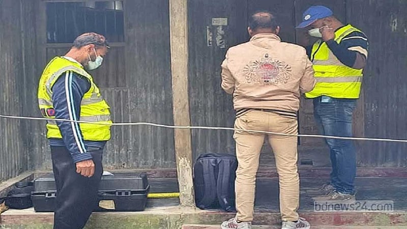 পাবনায় বৃদ্ধাকে গলা কেটে হত্যা, প্রাণ বাঁচাতে ছুটে গিয়েছিলেন পাশের বাড়ি